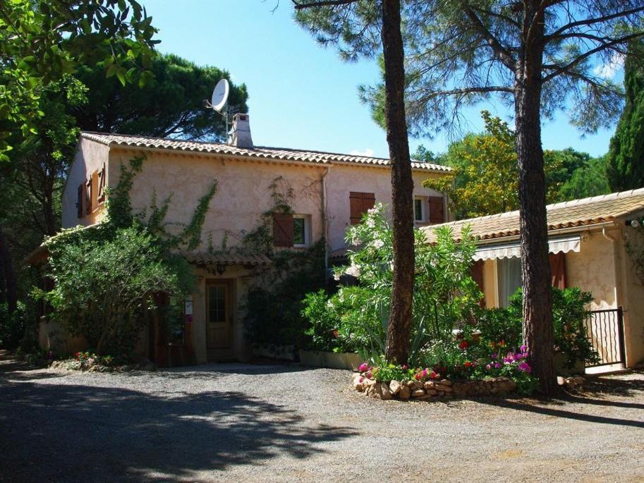 Location Villa Et Studios Roquebrune-sur Argens Pokoj fotografie