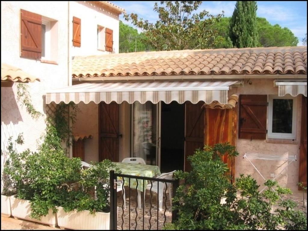 Location Villa Et Studios Roquebrune-sur Argens Pokoj fotografie