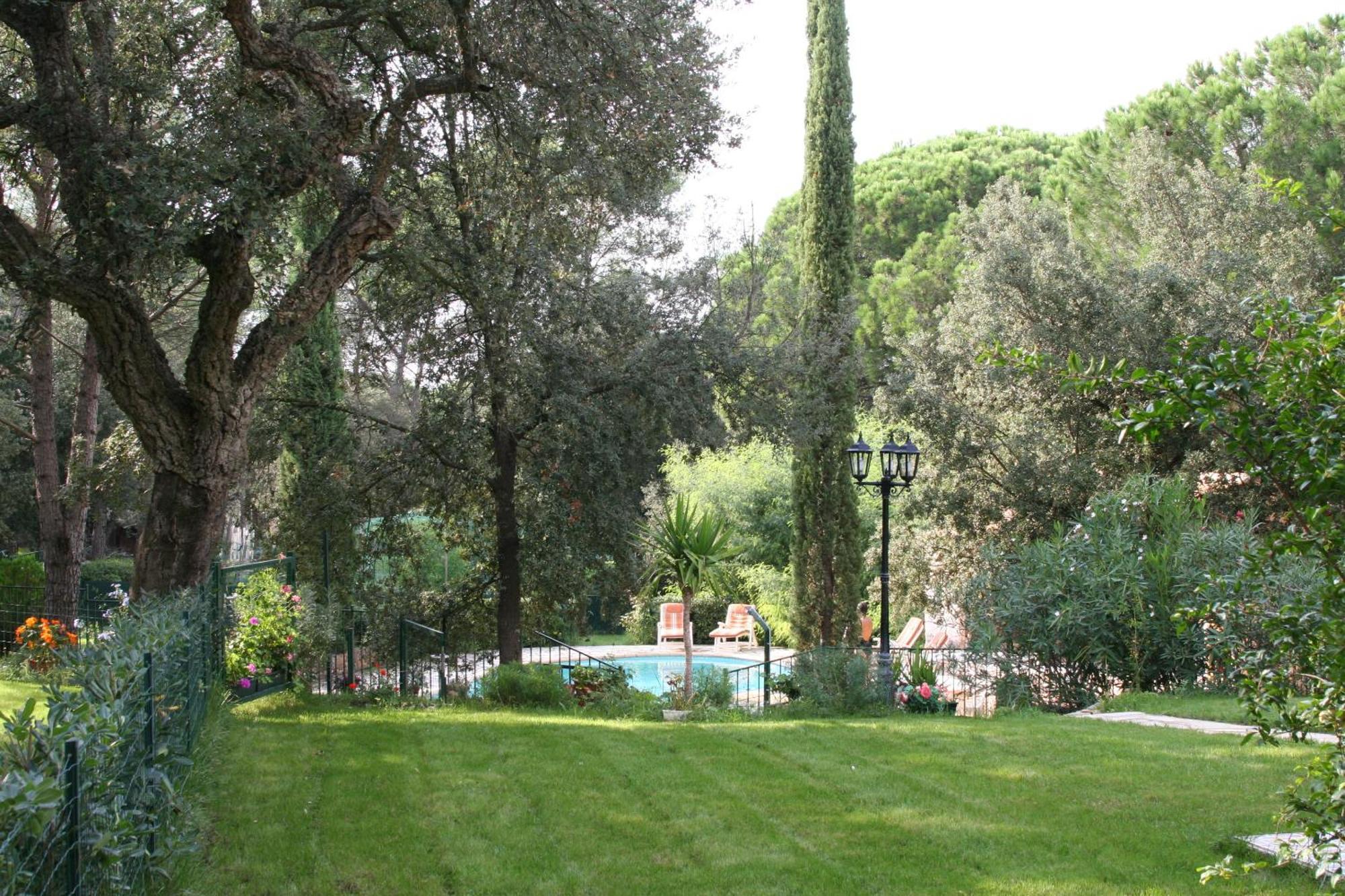 Location Villa Et Studios Roquebrune-sur Argens Exteriér fotografie